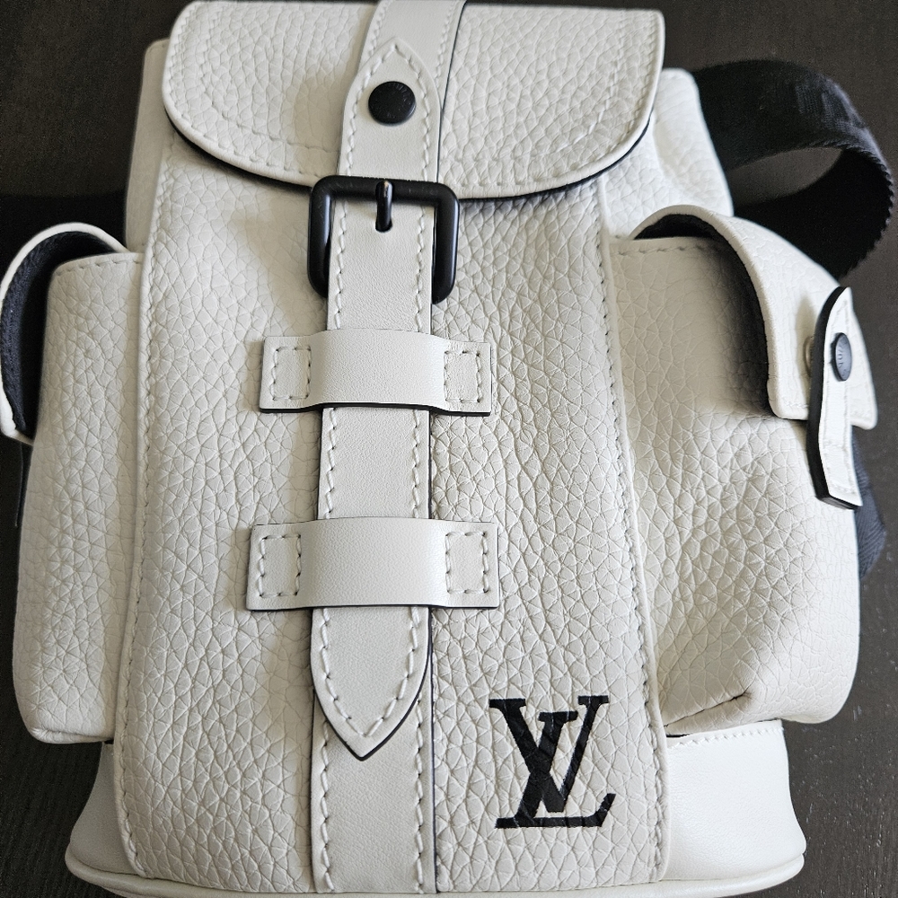 LOUIS VUITTON Taurillon Christopher Sling White
